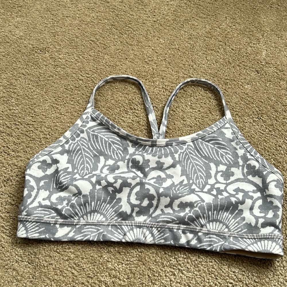 Lululemon sports bra